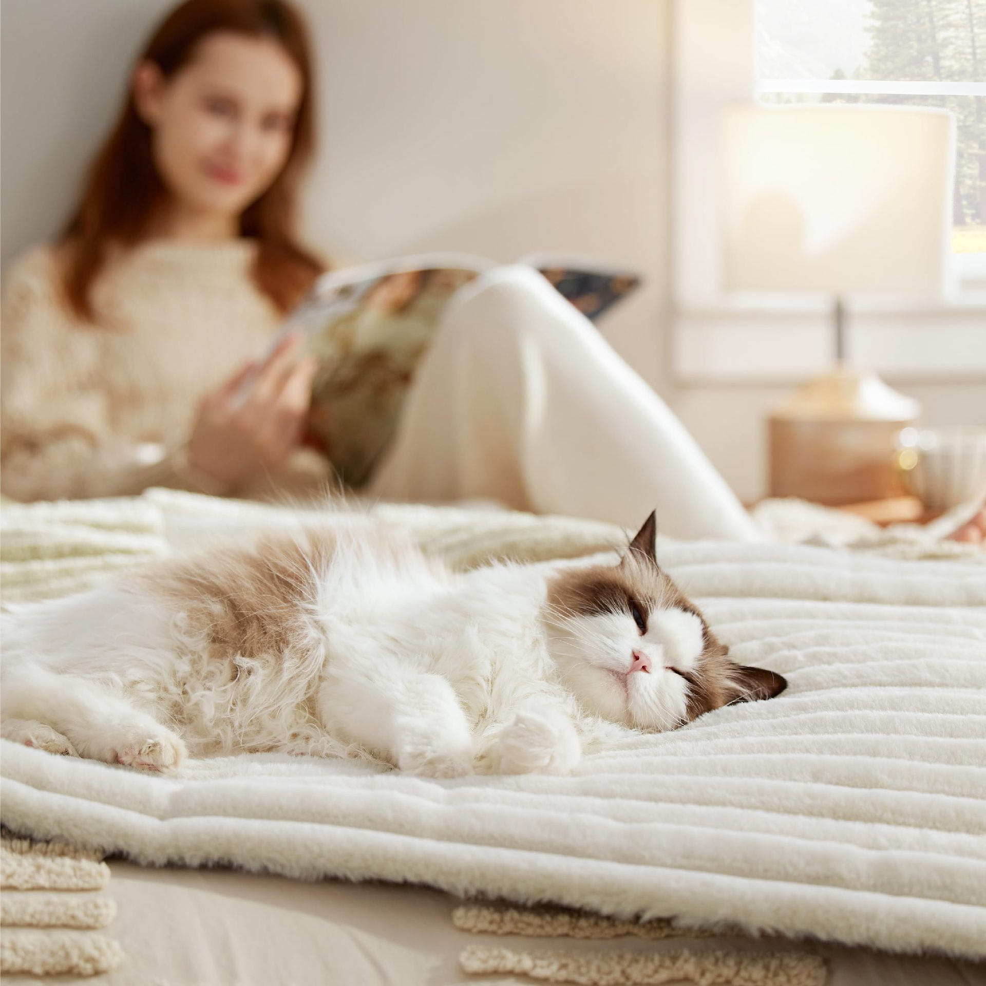 Self-Warming Pet Mat – Thermal Non-Slip Bed for Cats & Small Dogs - Elorapets Elorapets Brown / 61x45cm j4e0kn-zs 4 Self-Warming Pet Mat – Thermal Non-Slip Bed for Cats & Small Dogs